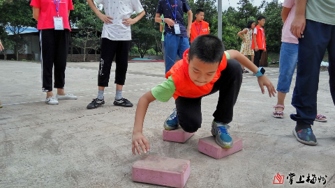 梅州日报小记者走进拂尘山庄体验农家乐