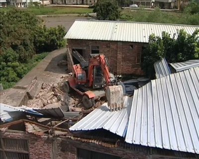 梅县雁洋镇干群自行拆除养猪场，守护家乡绿水青山