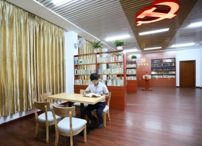 焕然一新！梅县区委党校活动中心变身红色书吧 