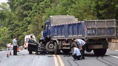 惨烈！205国道兴宁段发生严重车祸，小车驾驶员当场死亡