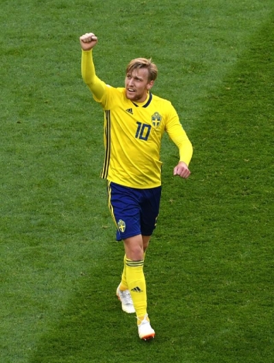 跻身八强！“黑马”瑞典队1:0小胜瑞士队