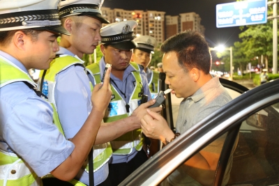 来看“花式吹气”表演...梅州交警查获多名“醉猫”