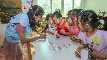 启蒙英语从娃娃抓起 杰博教育开展英语游园活动