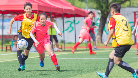 “庆七一 迎回归”梅港青少年足球友谊赛在梅州中学开赛