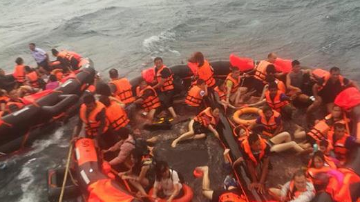 滚动播报丨泰国普吉岛翻船事故救援