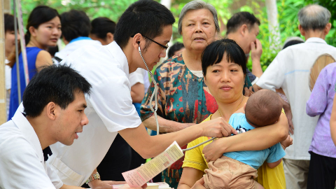为100多位社区居民提供义诊义修！好样的