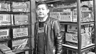 为岁月留声！丰顺汤西有位收音机收藏达人