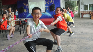 小记者钟宇堃作品丨拔河比赛的胜利