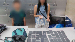 如此坑娃真是够了！香港男童携40部苹果手机闯关被查