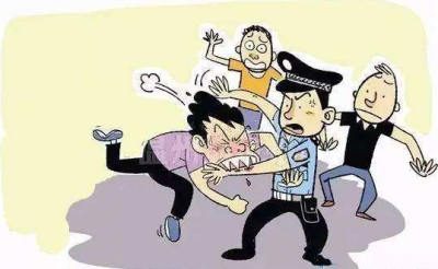 这兴宁男子让人无语！别人欠他的钱，他却出手打法官…