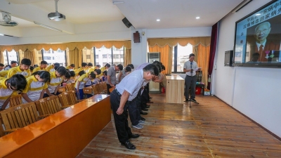 师生共寄哀思！我市田家炳学校纷纷举行追思会缅怀田老