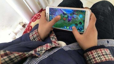 腾讯游戏升级未成年人监管,30天内消费300元将电联家长