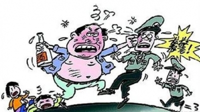 喝醉就敢乱来？！他对陌生女子做出这事！还妨害民警执法