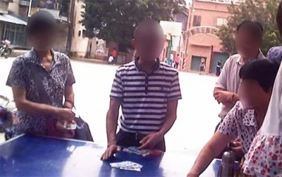 确认过眼神！梅城一赌档老板到公安机关办事，被民警一眼认出！