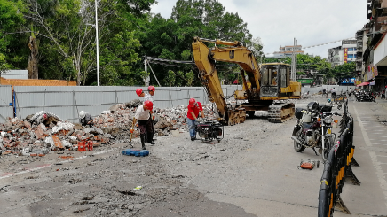 工地施工挖断水管！周边住户停水一天苦不堪言