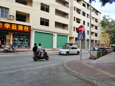 @逆行的亲们，梅城这座桥是单向通行的！