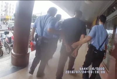 自投罗网！吸毒男子办临时身份证明露馅，被梅江警方抓获