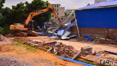 占用耕地建仓库？拆！平远依法拆除一处违章建筑