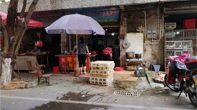 遍地鸡毛，污水横流！当街宰杀鱼禽的市场乱象依旧存在...