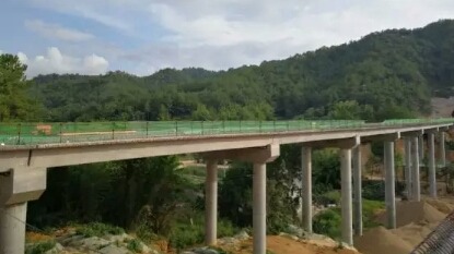 围观！大潮高速大漳支线建设新进展：首座大桥架设完成