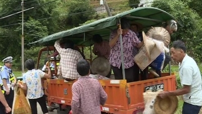三轮车载着10位老人！五华农村这些交通违法行为你见过吗？