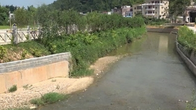 暗访长布潭下梅林三镇：河道卫生有改善 乱堆乱倒现象仍存
