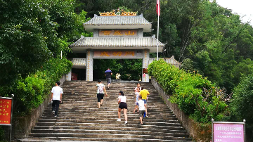 没人没钱，设施破损…百岁山的公益管理何去何从？