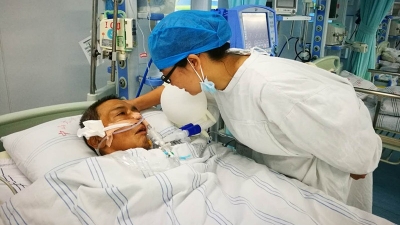 盼救助！父亲病重倒下，女儿不愿放弃唯一的家人