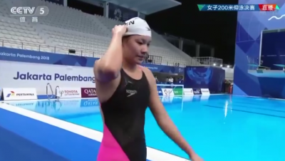 柳雅欣获亚运女子200米仰泳冠军 彭旭玮获季军