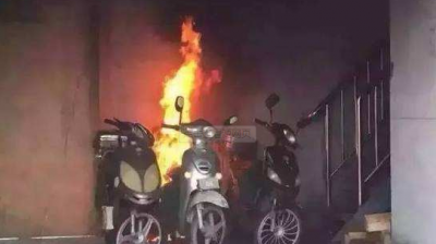 梅县这栋楼半夜起火，12户人家被困经历惊魂一刻…