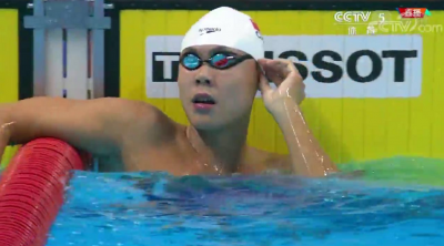 亚运会男子50米自由泳决赛 余贺新夺冠 