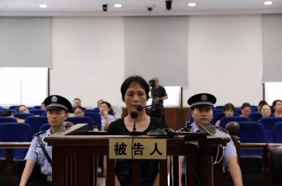由她发放的涉农资金,为何转一圈又回到她手上？