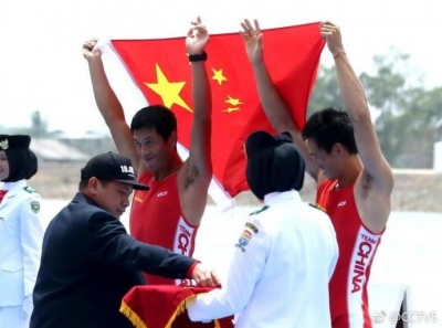 又添两金!中国选手夺得男/女子双人单桨无舵手决赛金牌