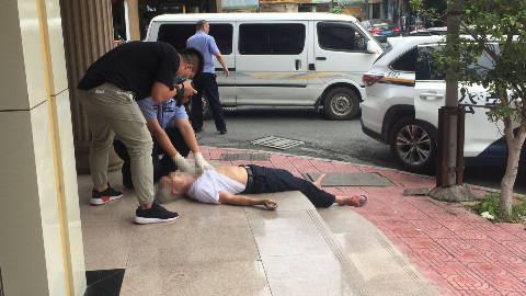 原因不明！丰顺汤坑一老人猝死广场台阶