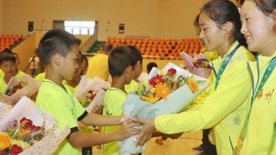 梅州的骄傲！我市省运会田径、举重队今日载誉归来