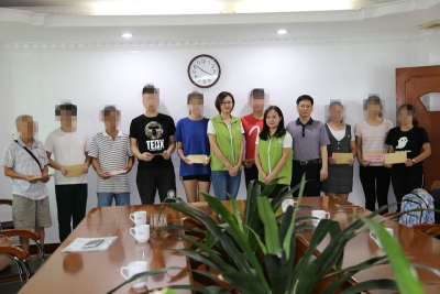 天热？心更热！本报联合镜云慈善基金会等为困难学子送爱心