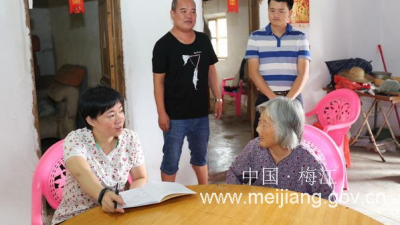 钟秀堂到西阳镇贫困村调研精准扶贫和新农村建设工作