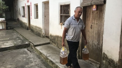 蕉岭一小村3万斤蜂蜜难销售，所幸有他们打开了出路...