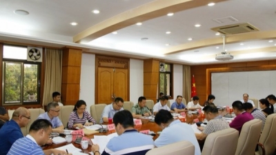 余其豹主持召开兴宁市委常委会会议，学习贯彻习总书记重要批示精神