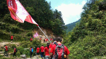 蕉岭关爱老人协会组织志愿者开展爱国教育活动