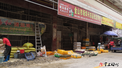 遍地鸡毛，污水横流... 五华一三鸟店卫生状况看着恶心