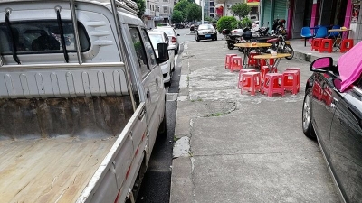 乱停乱放 占道经营…平远县城这两条街道乱象多