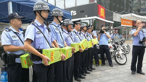 夏季送清凉！市总工会看望慰问执勤民警和项目建设工人