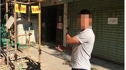 莫伸手！男子兜售赃物被失主一眼认出，未进婚房先进牢房