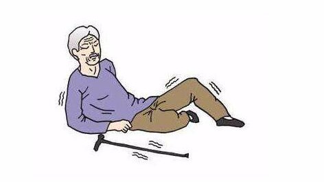 惊险！五华一老人跌落桥底  双腿都是血...