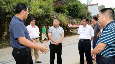 吴晖到转水镇调研农村生活污水处理项目建设推进情况