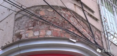 五华水寨：路边外墙脱落，谁来保障行人的安全？