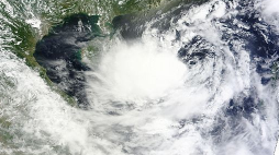 “贝碧嘉”继续西移离粤趋向越南北部，今日粤西仍有强降雨