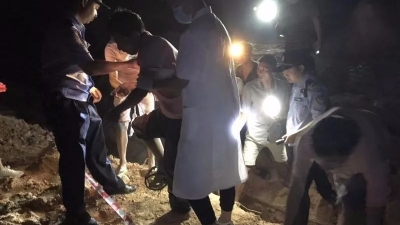 丰顺一村民放牛不慎踩到山猪夹，被困山中...