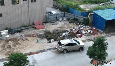 空地成了垃圾场苦了周边居民   地点：梅城梅水路嘉应汇天桥下